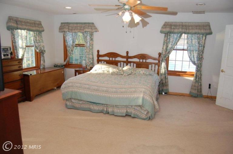 7744 Shore Rd, Pasadena, MD 21122